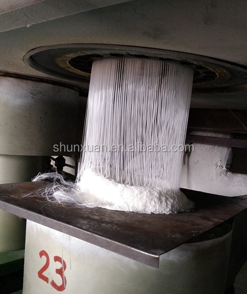 Machine de production de fibres creuses en polyester